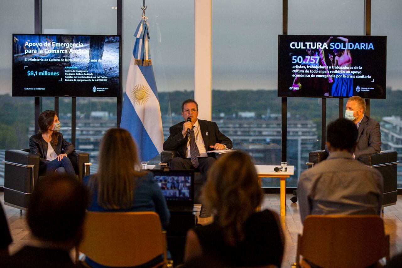 Fernanda Raverta, Tristán Bauer y José Lepere, en el Centro Cultural Kirchner.