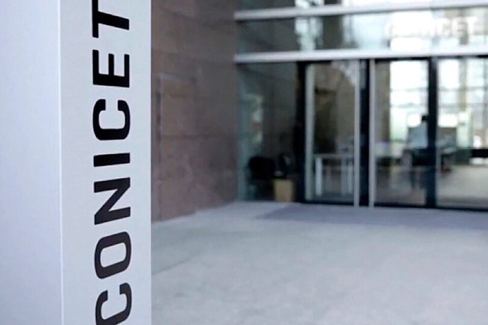 La solicitada repudia a aquellos que acusan a
los trabajadores de la ciencia amenazando su continuidad laboral