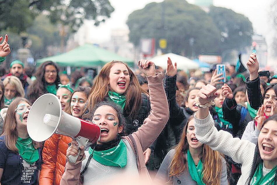 El grito de “¡el patriarcado se va a caer!”, de las gargantas de adolescentes muy jóvenes.