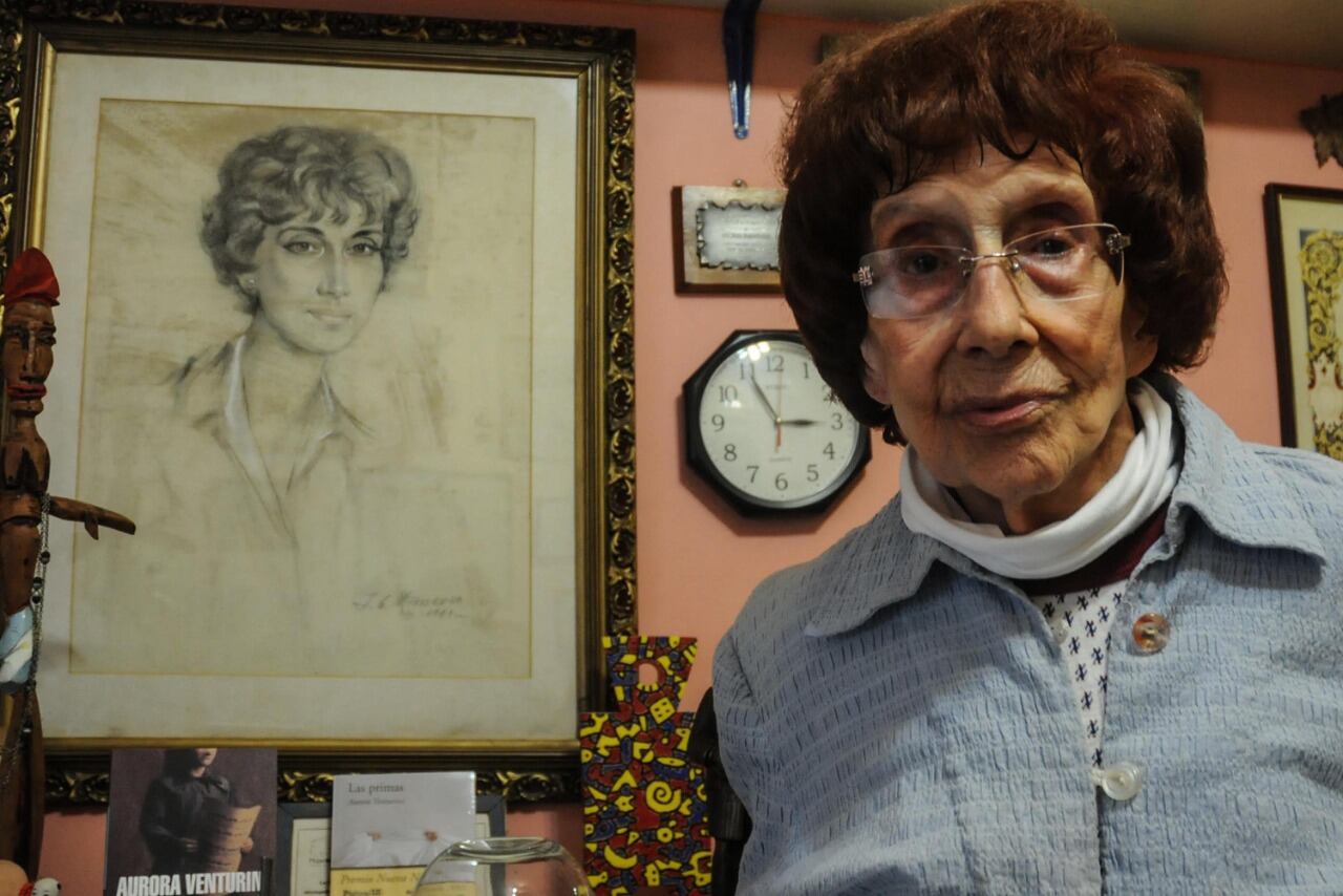 Venturini nombra a Evita como la "dama de la esperanza", o "la presidenta sin sillón". 