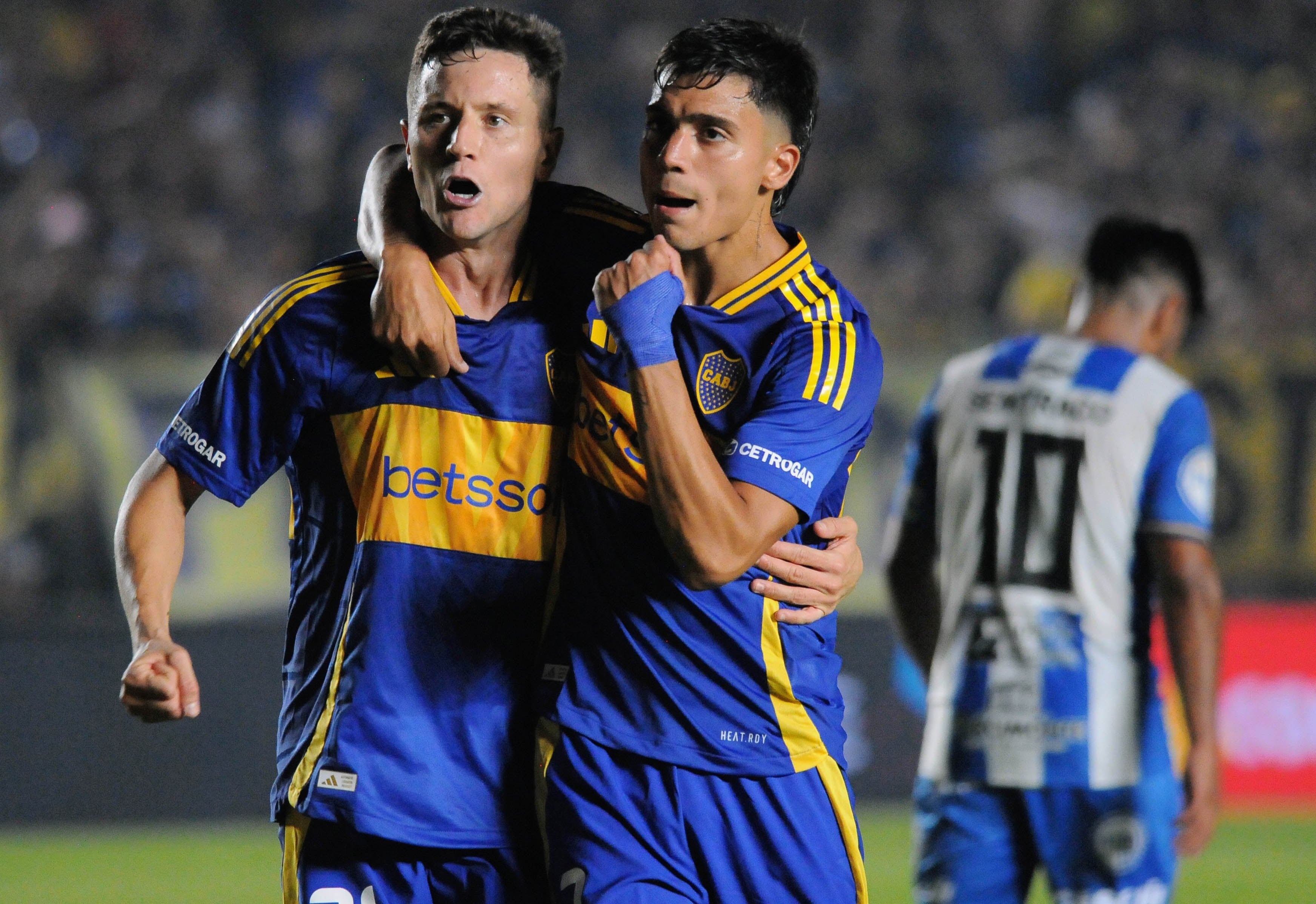Ander Herrera y Zeballos celebran uno de los goles