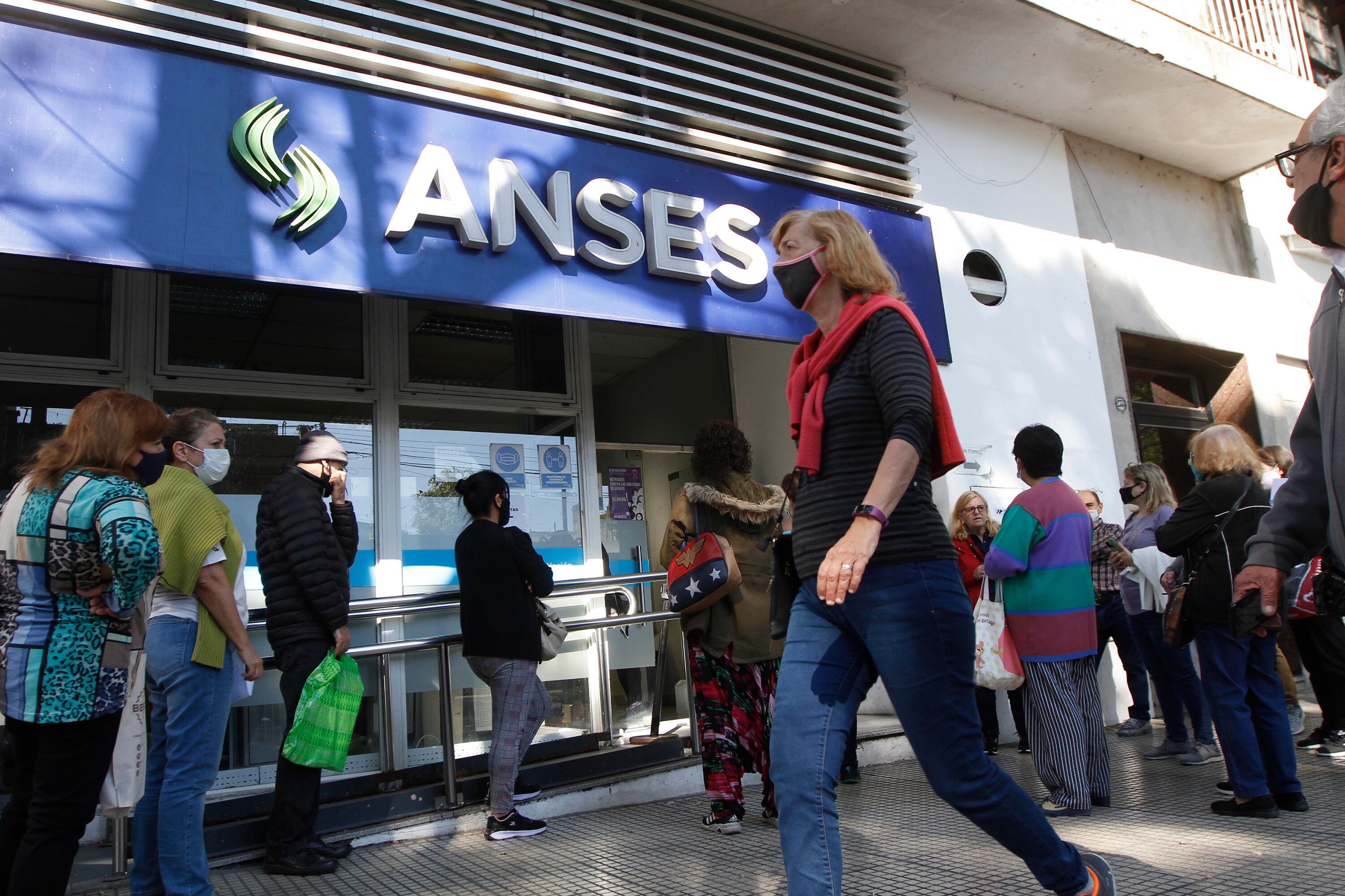 Jubilados: quienes cobran hoy martes 17 de enero en ANSES Fotos: Carolina Camps