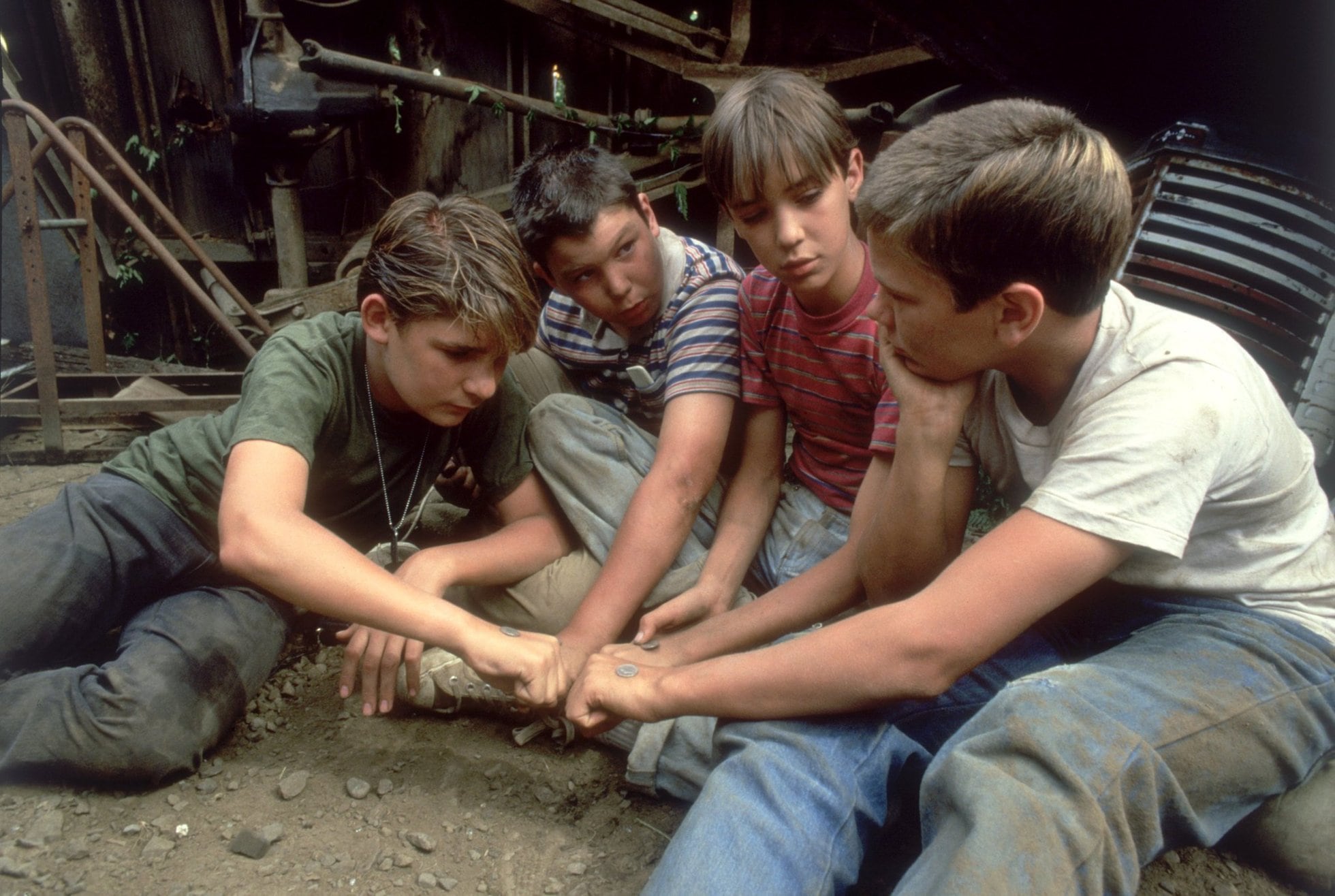 Chris (River Phoenix), Teddy (Corey Feldman), Gordie (Wil Wheaton) y Vern (Jerry O'Connell): una amistad para siempre.