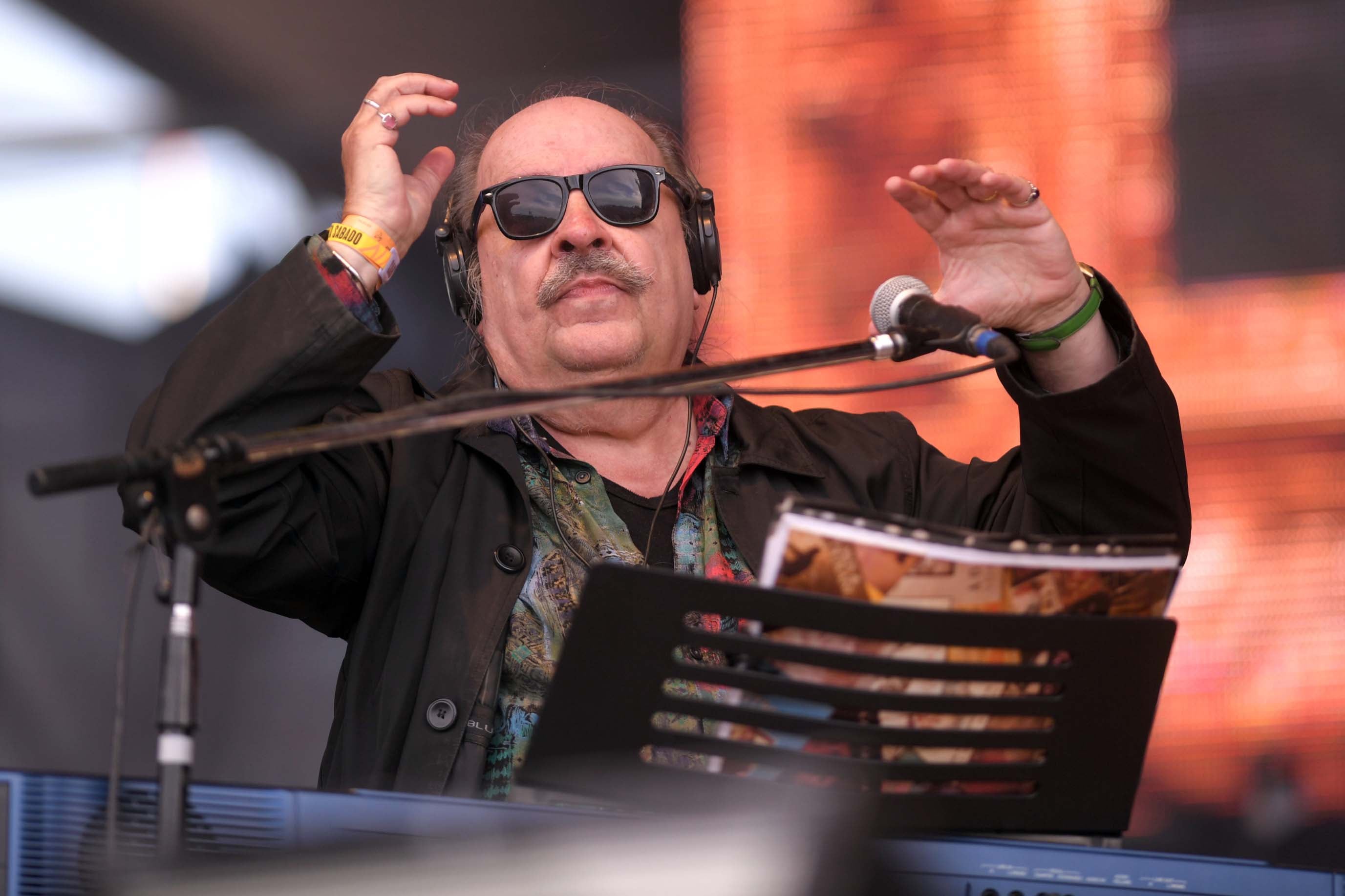 Litto incluyó un infalible popurrí de canciones de Los Gatos.