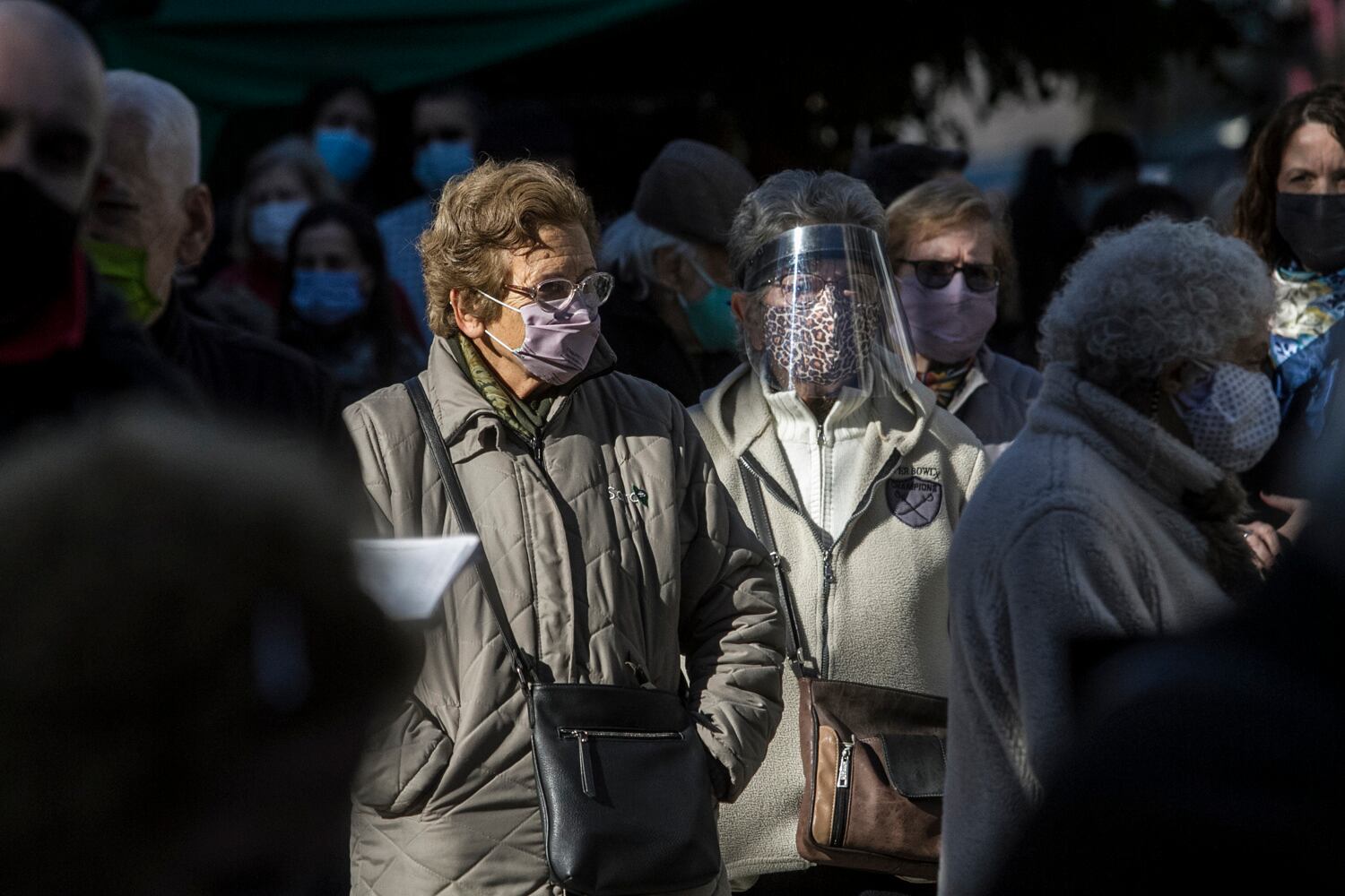Las edades jubilatorias son de 65 años para los varones y 60 años para las mujeres. Sólo el 50 por ciento de los primeros y el 30 por ciento de las segundas alcanzan los 30 años requeridos de aportes.