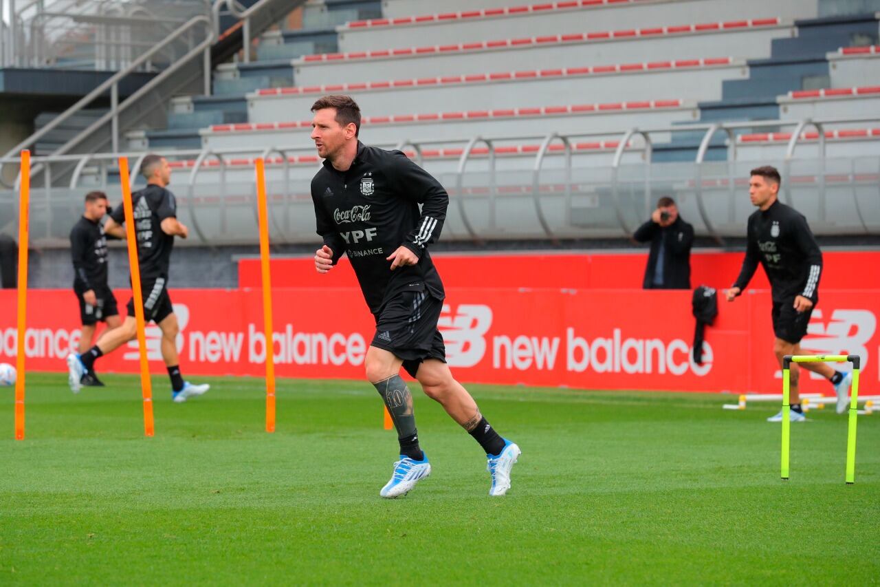 Messi es el centro de atención del seleccionado argentino