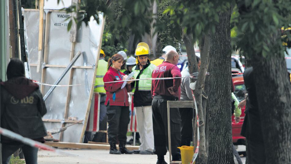Los dos hermanos quedaron sepultados entre los escombros de la medianera de Virasoro 1638.