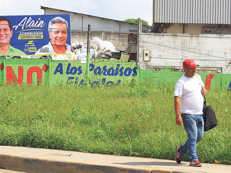 A 24 horas del voto, propaganda electoral en Quito a favor de Lenin Moreno y en contra de los paraísos fiscales.
