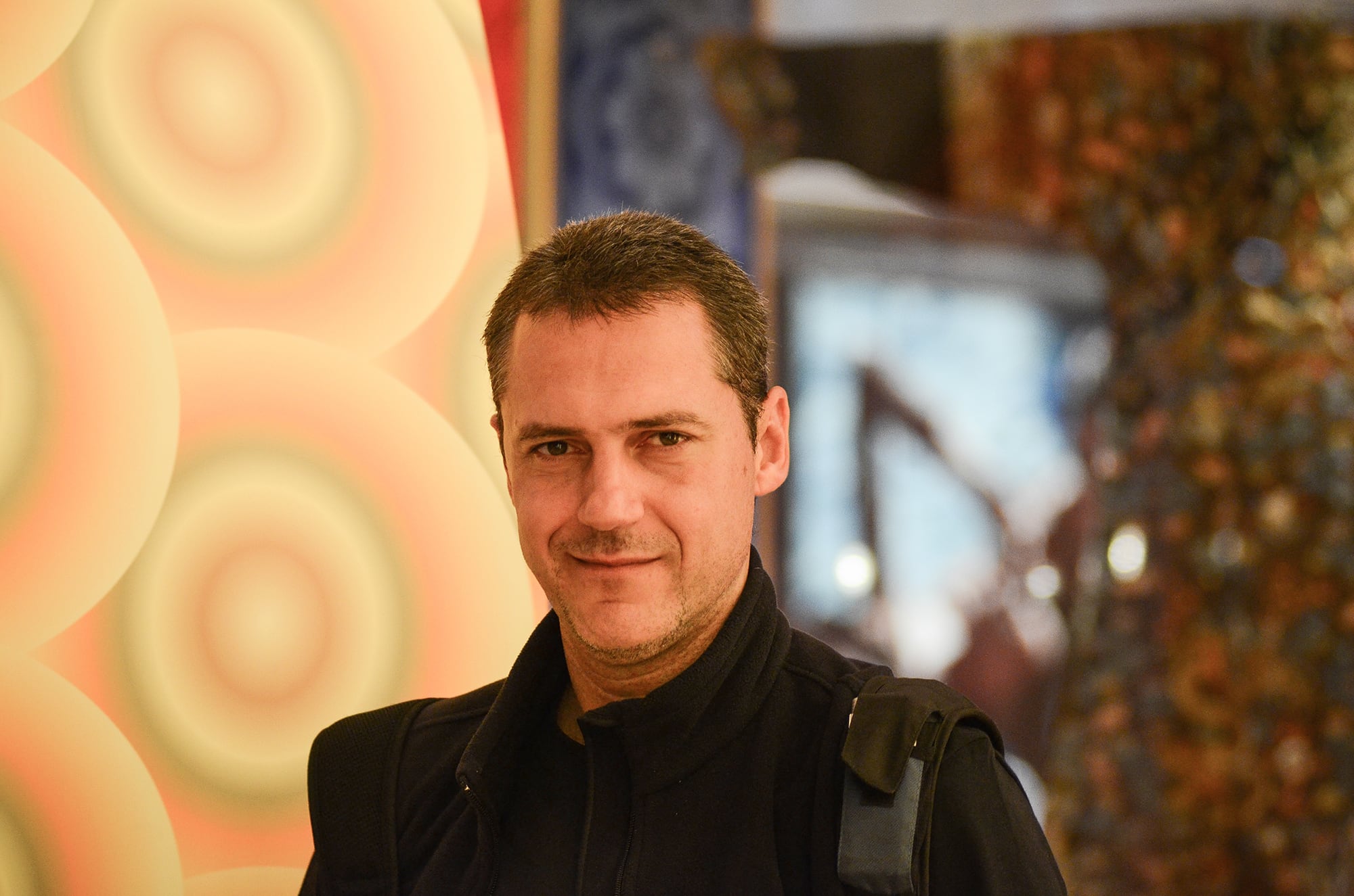 Varsavsky es cronista de viajes y columnista en Página/12 desde 1997.