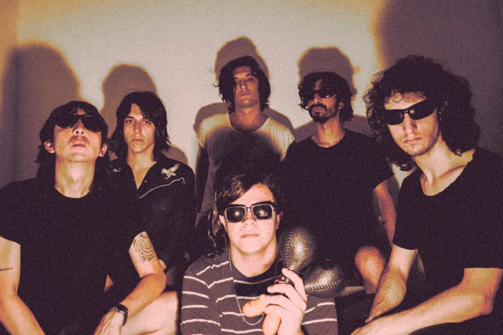 Este viernes desde las 19, el sexteto presenta oficialmente su segundo LP de estudio, El sonido del éxtasis.