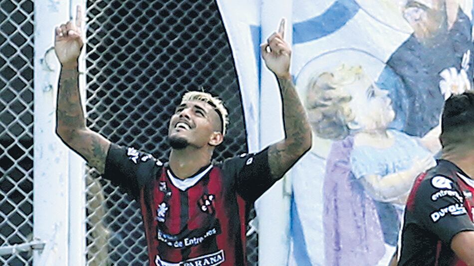 Balboa festeja el primero.