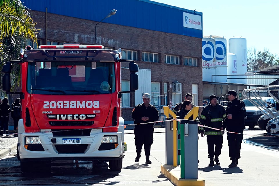 Bomberos zapadores rescataron el cuerpo de Juan Manuel Medina.