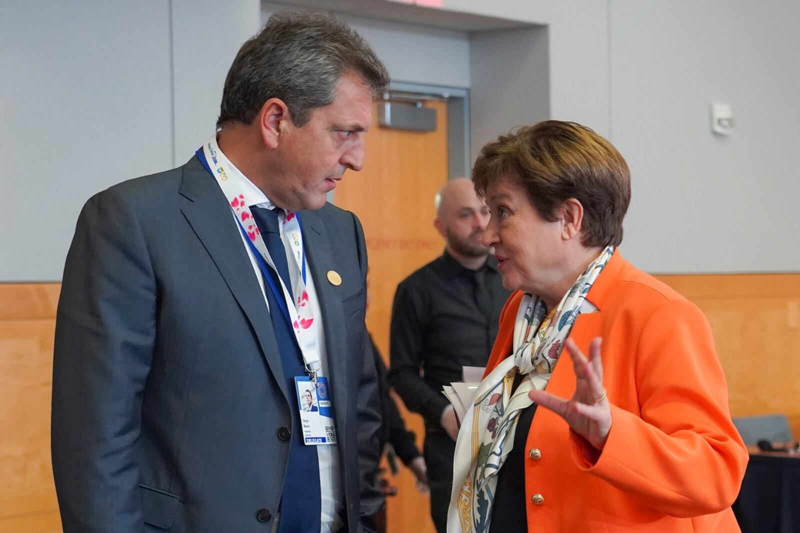 El ministro de Economía, Sergio Massa, junto a la titular del FMI, Kristalina Georgieva.
