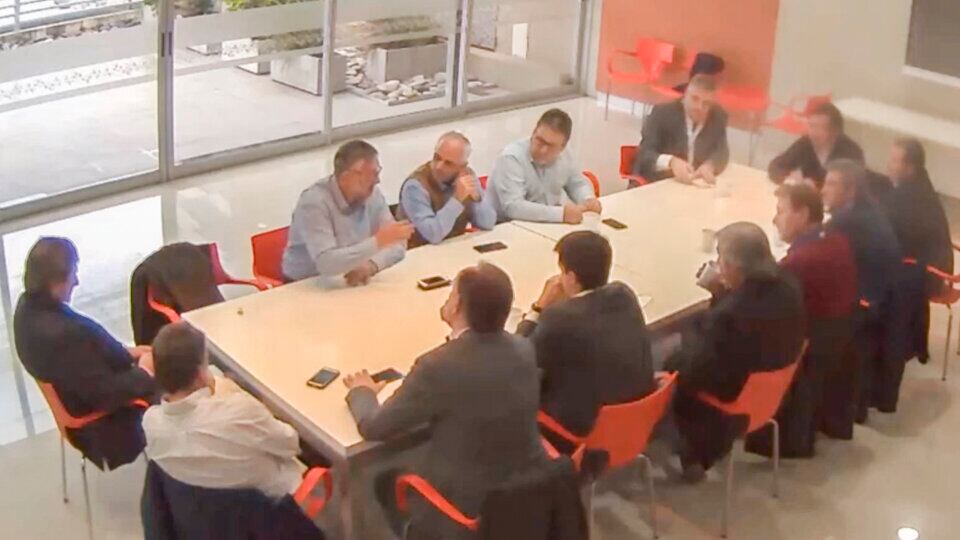 Una de las tres cámaras que filmaron la reunión.