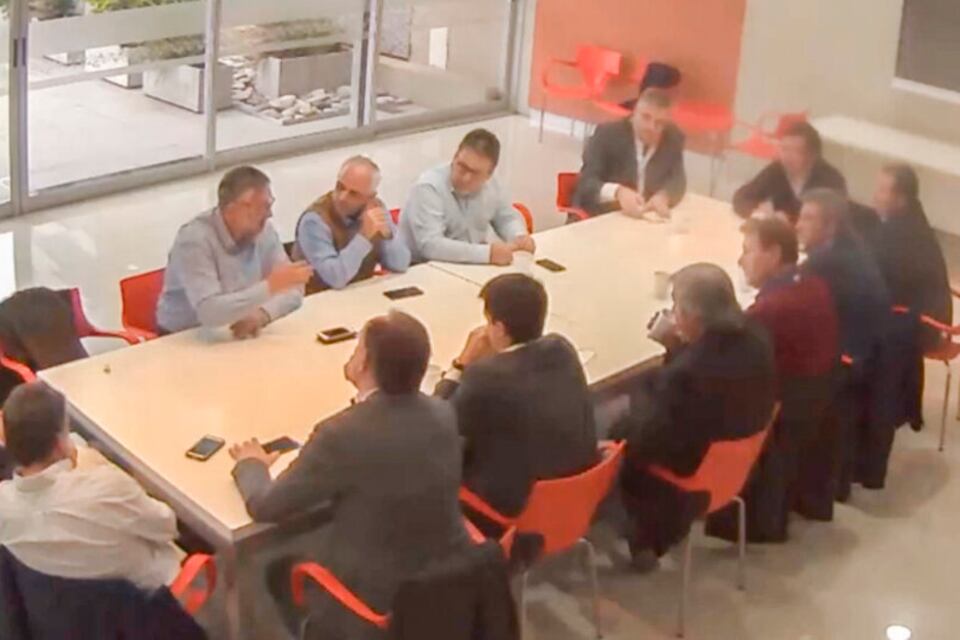 Una de las tres cámaras que filmaron la reunión.