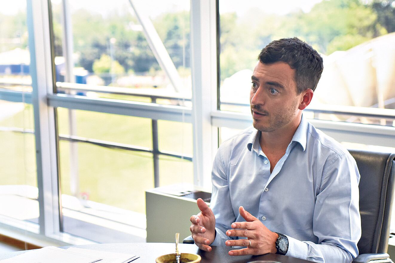 “No estamos pensando en concesionar la red de fibra óptica ni en vender los dos satélites que tenemos”, dijo De Loredo.