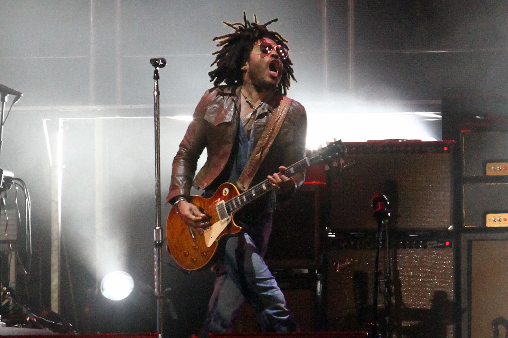 Lenny Kravitz mechó clásicos con temas de su nuevo disco, Raise Vibration.