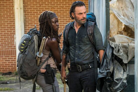 Michonne y Rick, personajes centrales de una temporada que mejoró un poco en su segunda tanda de episodios.