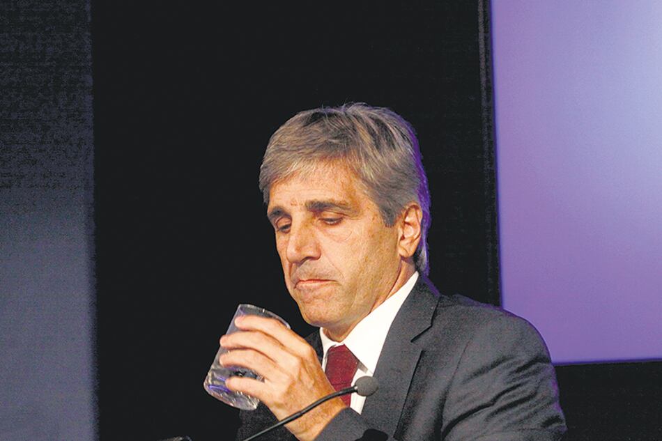 Luis Caputo, ministro de Finanzas, dejó un gran conocimiento en Axis, que siempre juega a ganador.