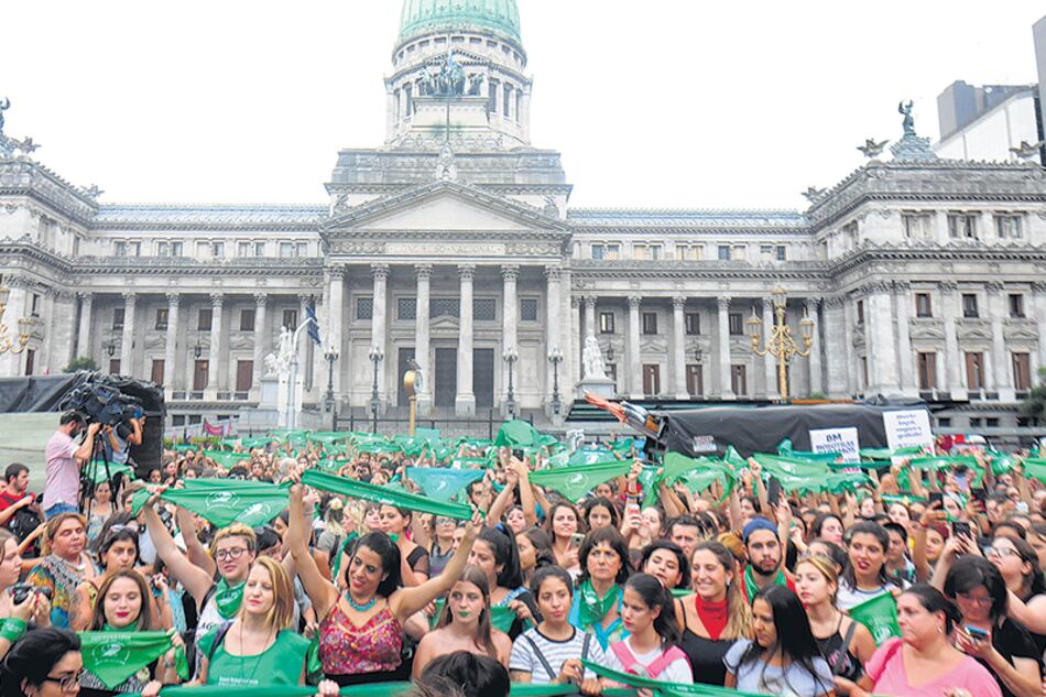 El “pañuelazo” fue la acción que anticipó la nueva presentación del proyecto de ley.