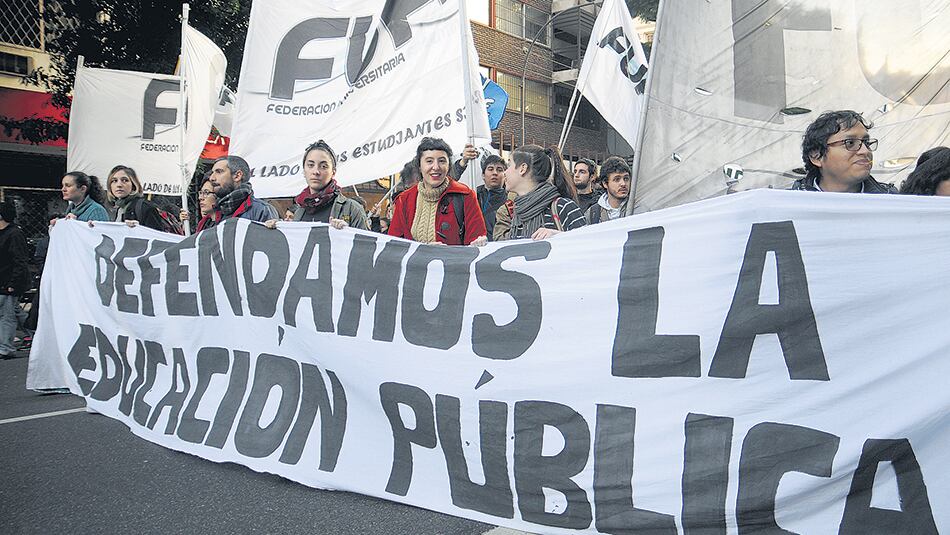 “Sutilmente se va abandonando el conocimiento teórico, las humanidades y la filosofía.”