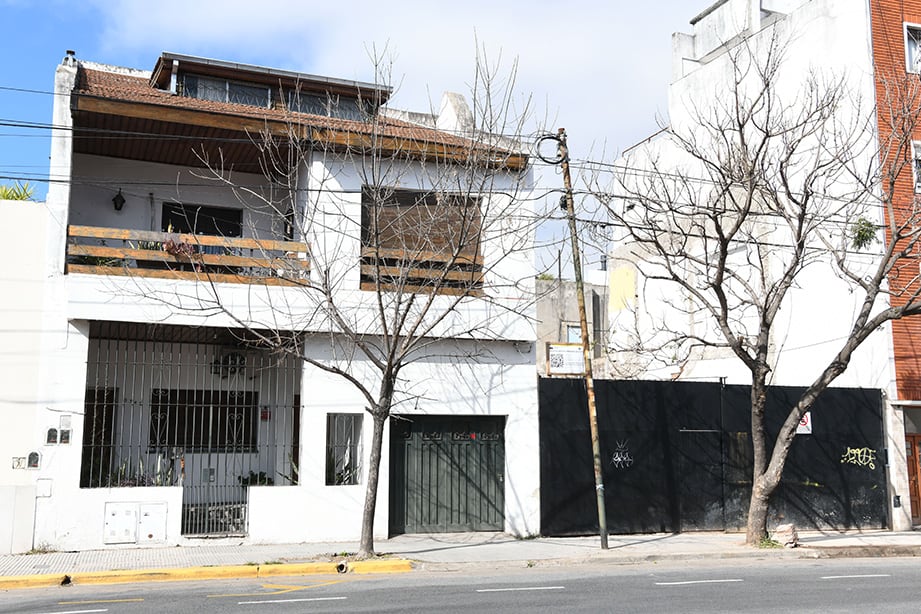 El frente de la casa donde aparecieron los huesos.