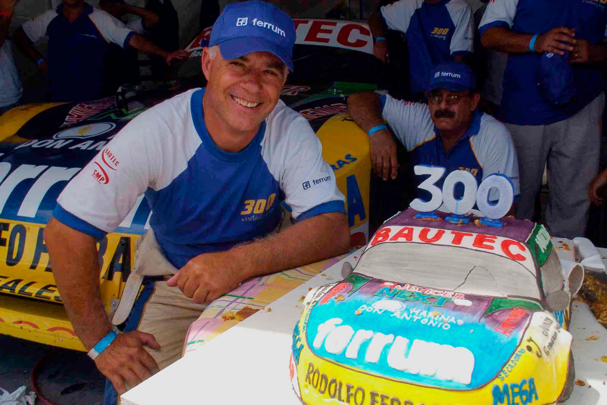 Urretavizcaya al festejar sus 300 carreras en el TC