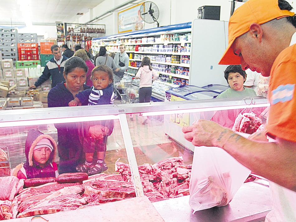 El valor de la canasta básica total trepó desde 13.155 pesos en diciembre a 14.090 en marzo, un 7,1 por ciento.