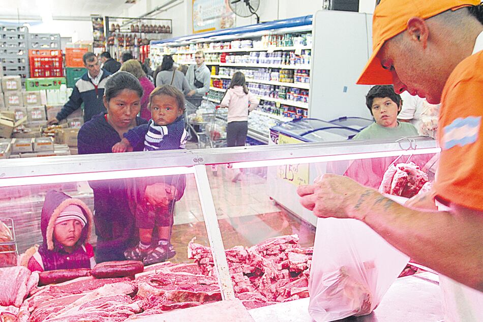 El valor de la canasta básica total trepó desde 13.155 pesos en diciembre a 14.090 en marzo, un 7,1 por ciento.