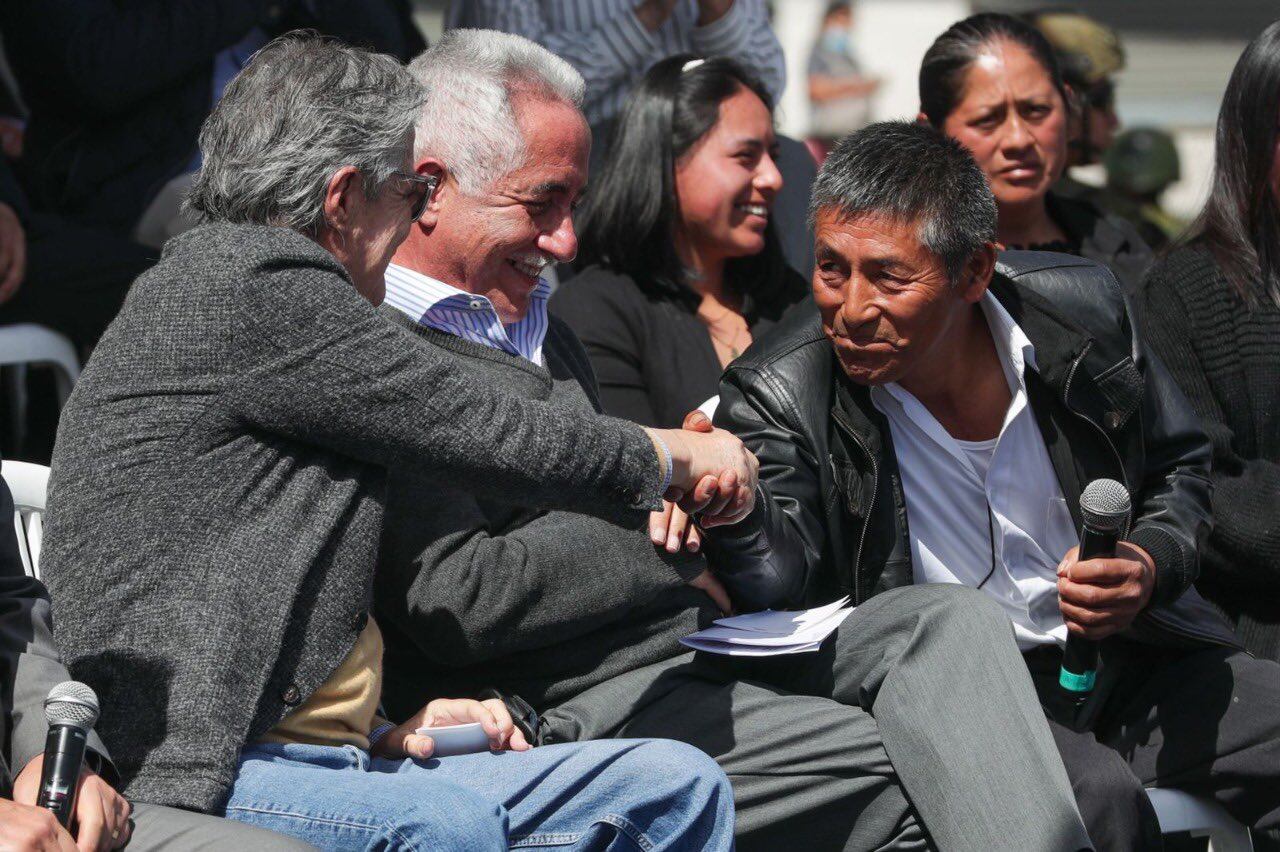 Guillermo Lasso y ciudadanía / Twitter Guillermo Lasso