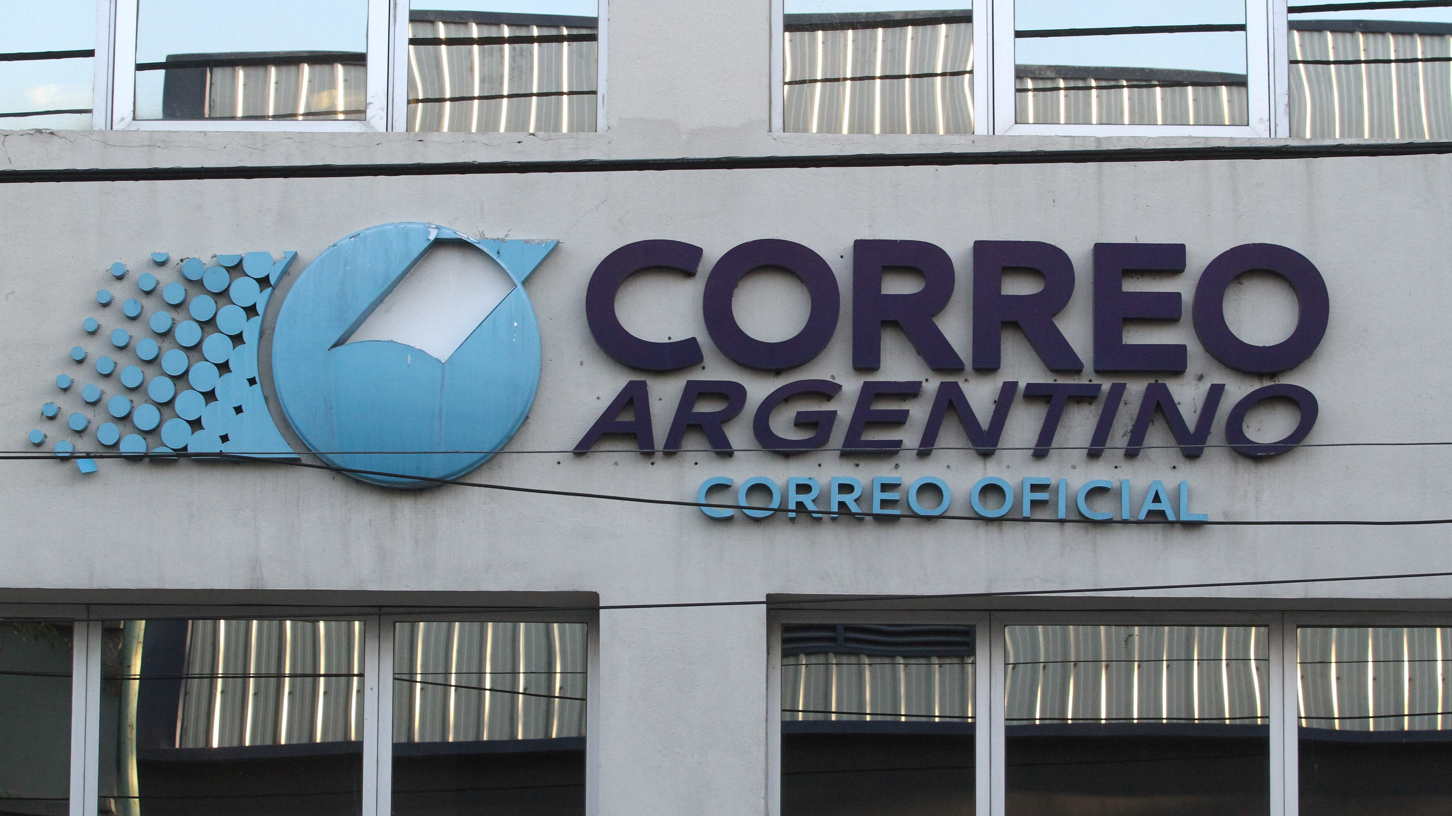 Los Macri están evitando pagar una gruesa deuda al estado por el Correo.