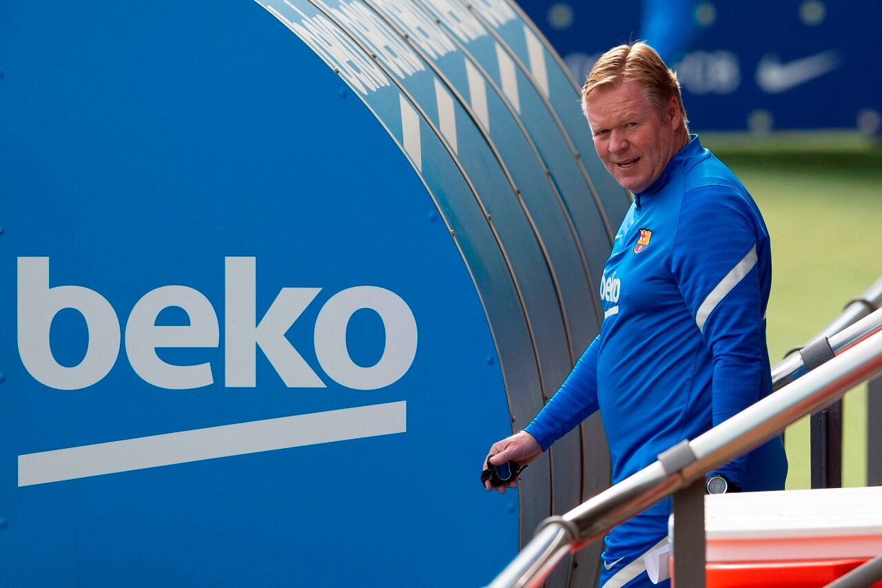 Ronald Koeman está cuestionado por el difícil arranque del Barcelona