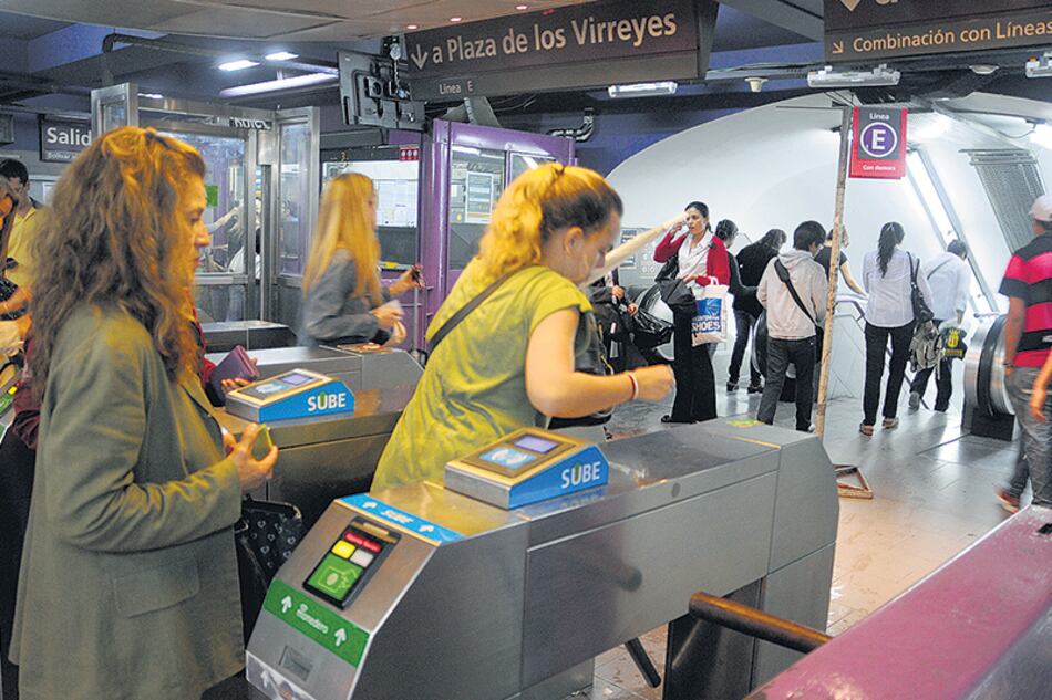 El aumento del 46 por ciento en el subterráneo es sólo el primer escalón, que se completa en junio.