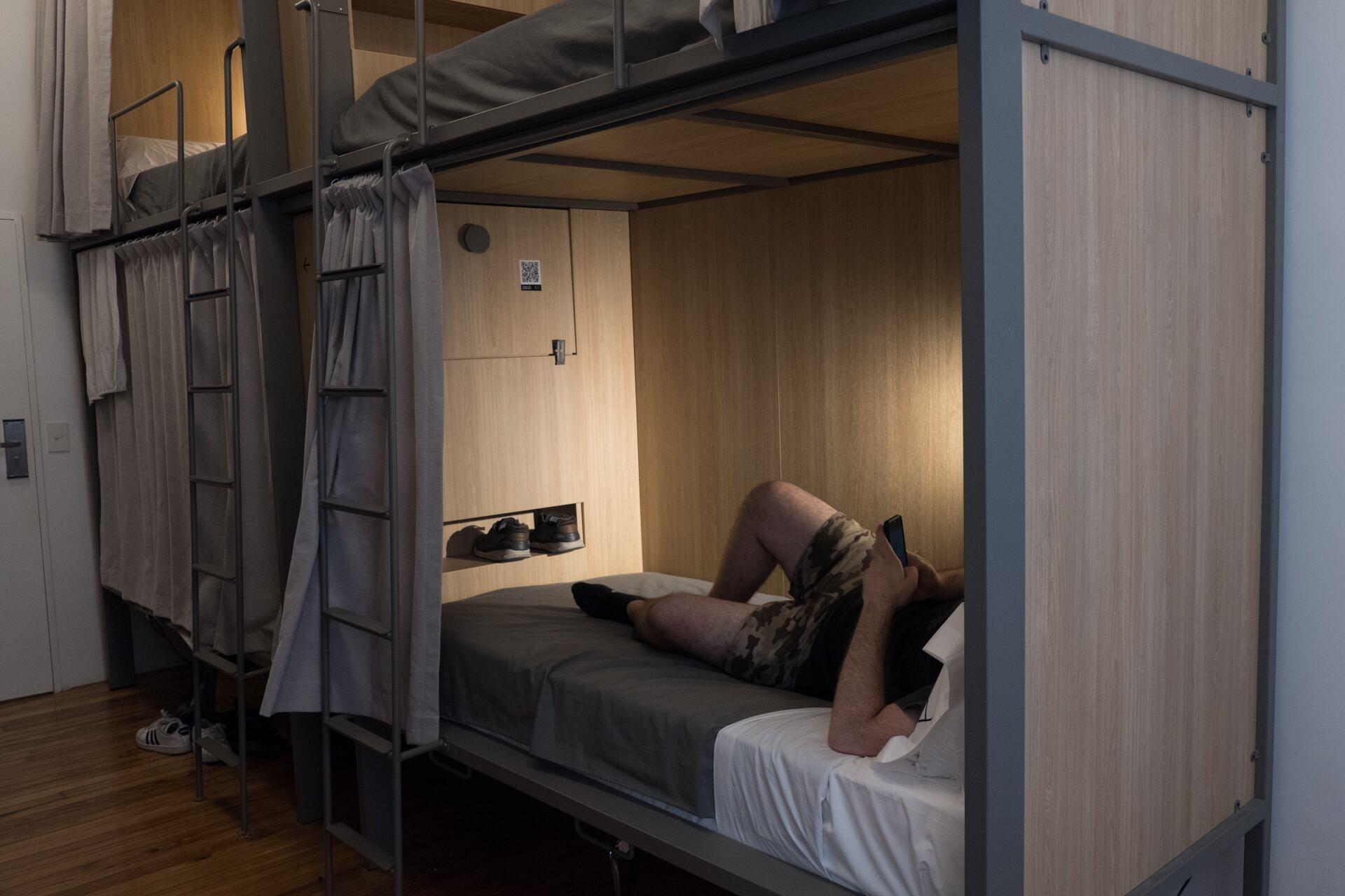 Franca City es el primer hostel cápsula del país y funciona en el edificio histórico de La Inmobiliaria.