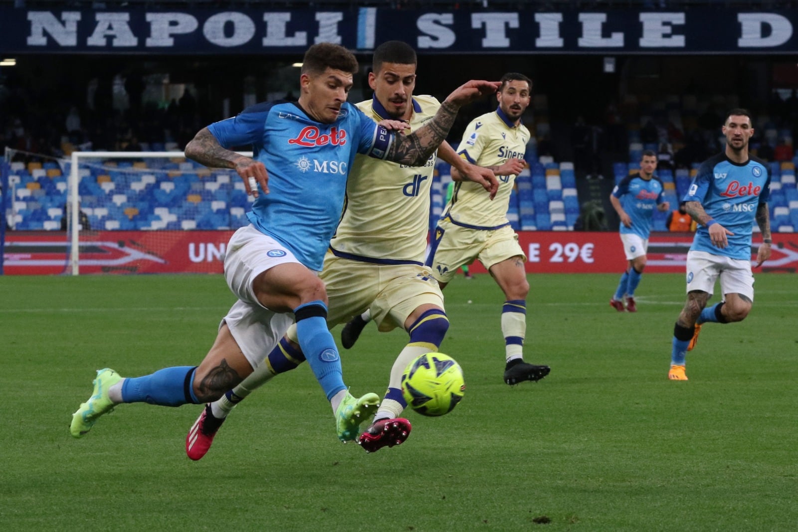 Napoli no pudo de local con Hellas Verona