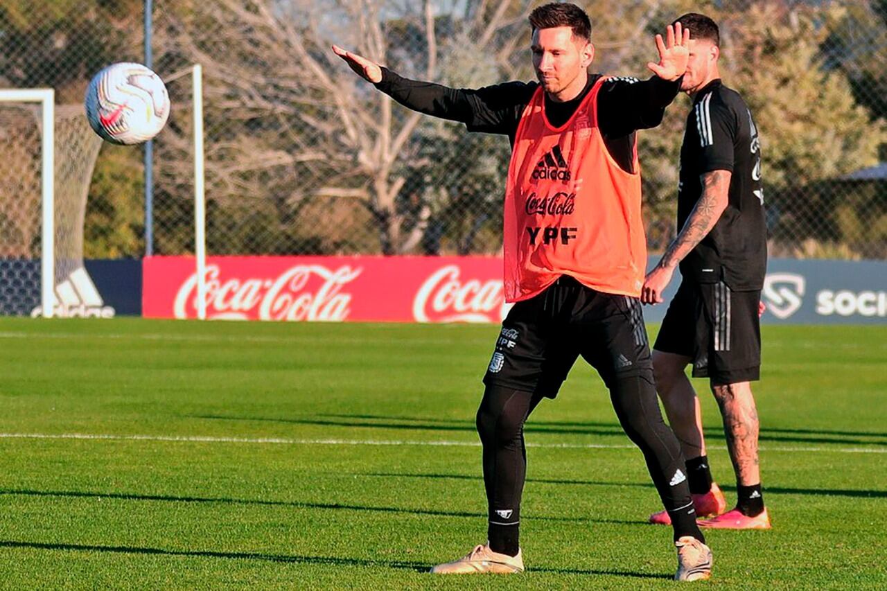 Messi hace sus últimos movimientos físicos antes de viajar a Brasil