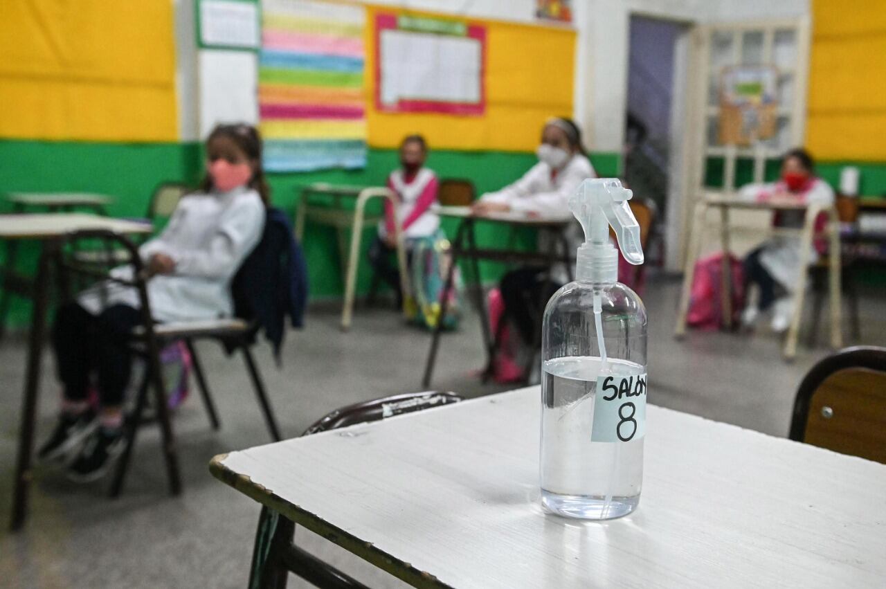 Los alumnos concurren bajo normas de seguridad para evitar contagios.