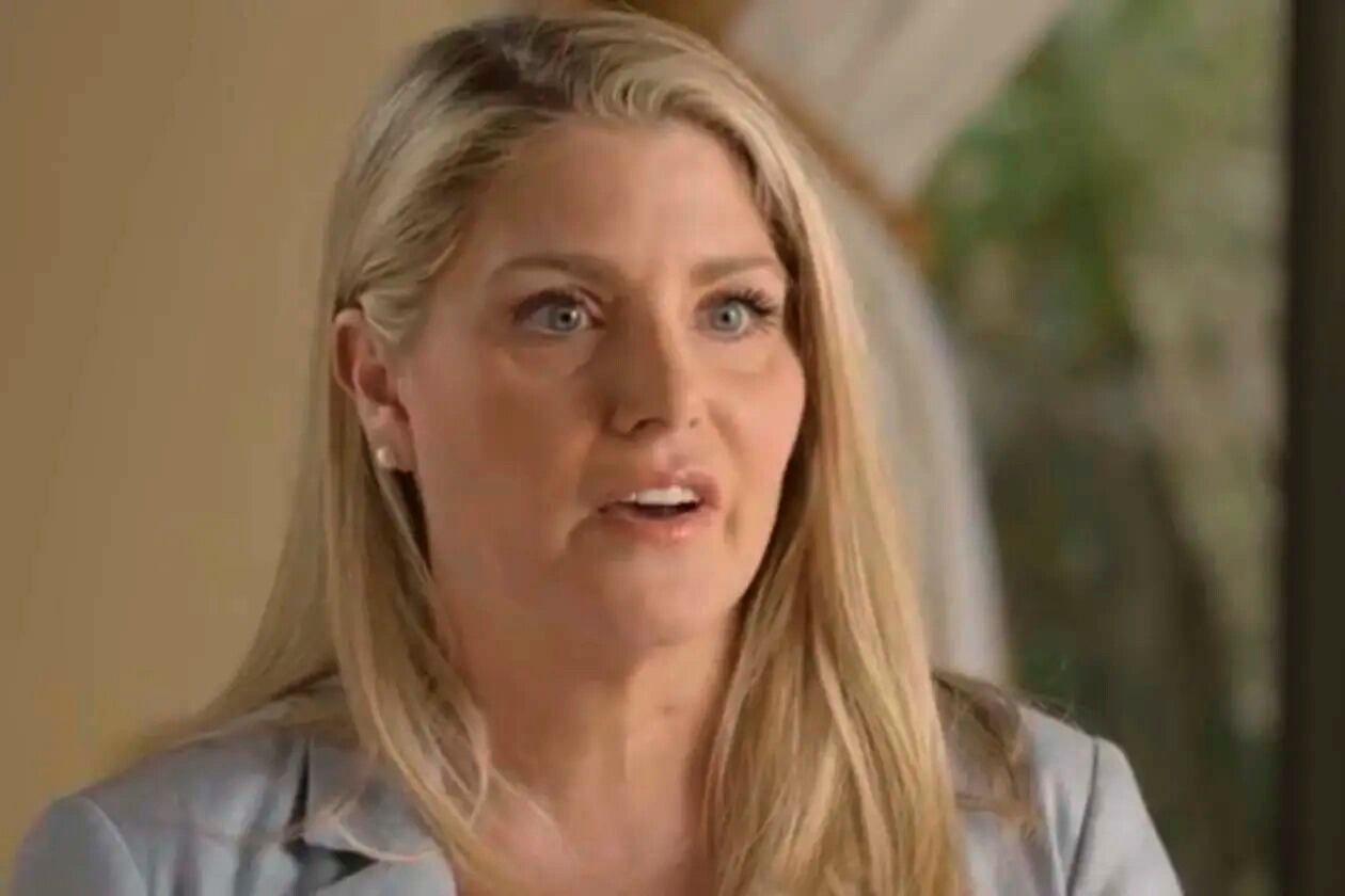 "Estaba atrapada por su abrazo, no podía salir", contó Amy Dorris en una entrevista.