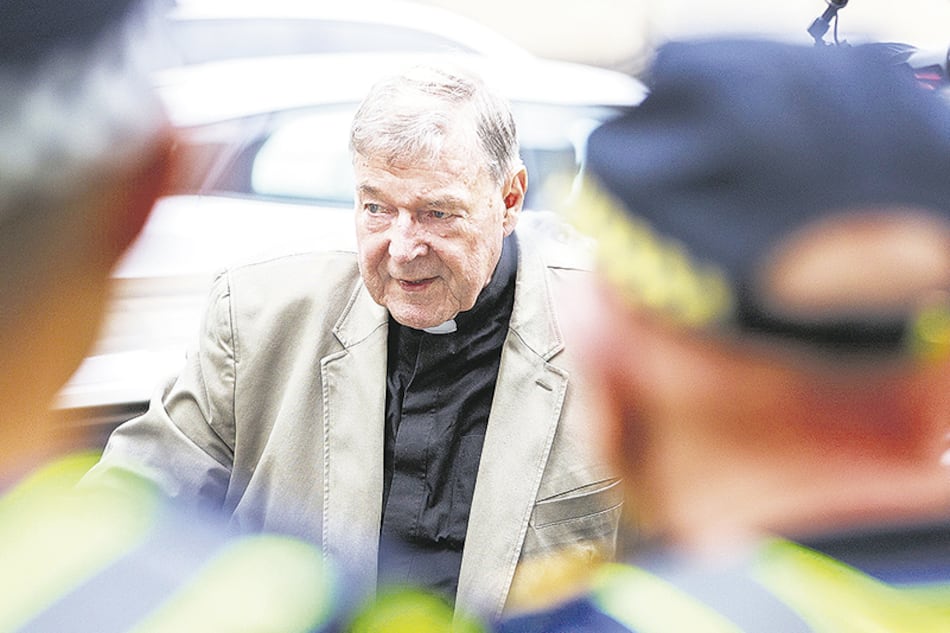 Pell se encuentra en libertad condicional pero podría ser puesto bajo arresto hoy.