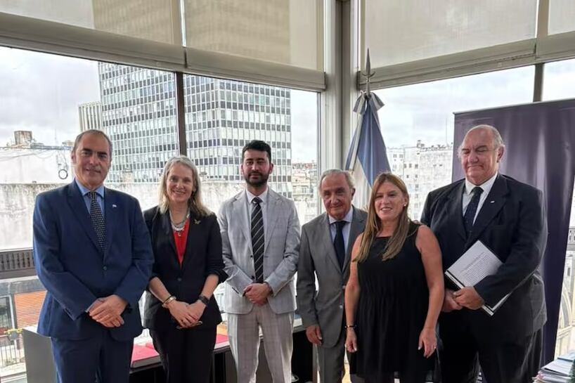 De izquierda a derecha: Javier Salgado, Úrsula Basset, Nahuel Sotelo, Javier Vigo Leguizamón, Fernanda Viola y Alberto Baños.