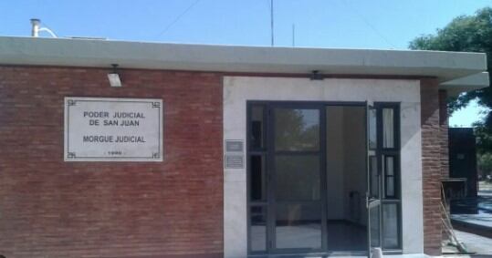 El cuerpo fue trasladado a la morgue judicial donde se  hizo la autopsia que determinó que el deceso se dio por causas naturales