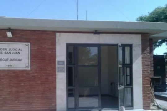 El cuerpo fue trasladado a la morgue judicial donde se hizo la autopsia que determinó que el deceso se dio por causas naturales