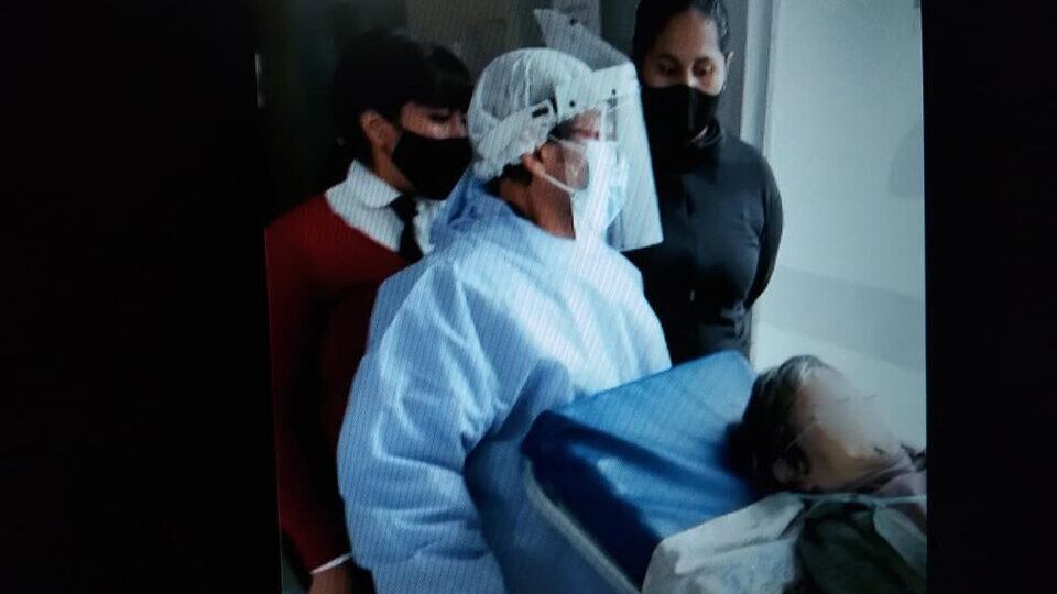 Empleadas del Sanatorio trataron de impedir el ingreso de la mujer. 