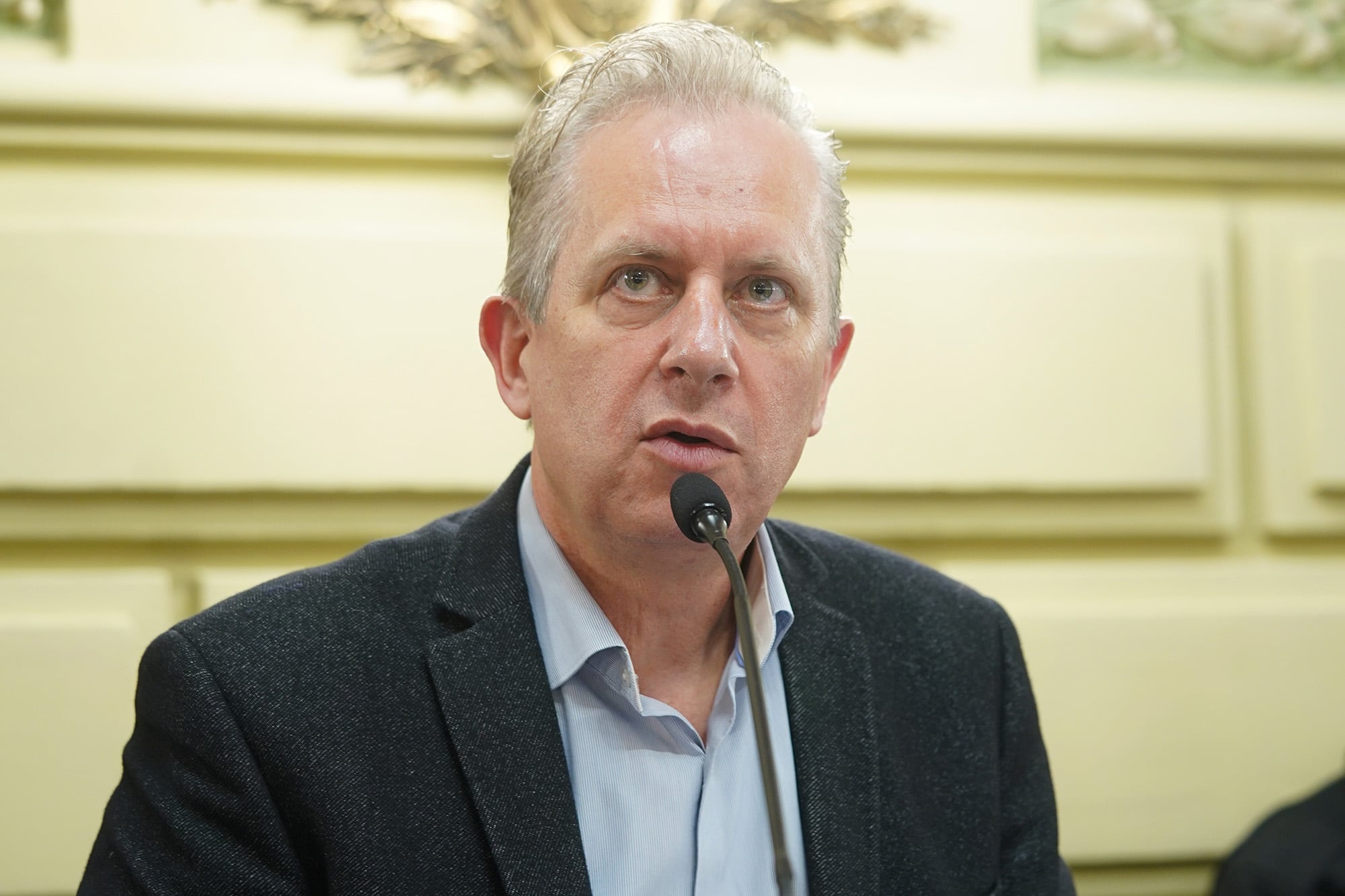 Rabbia: "Canalizan fondos a entidades sin trayectoria conocida".