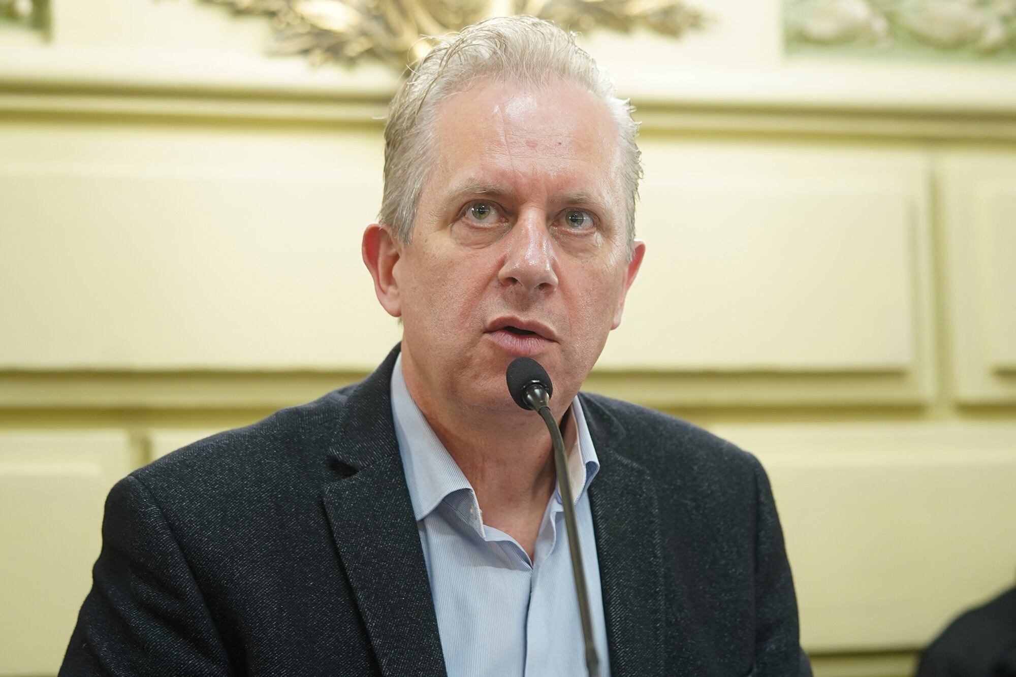 Rabbia: "Canalizan fondos a entidades sin trayectoria conocida".