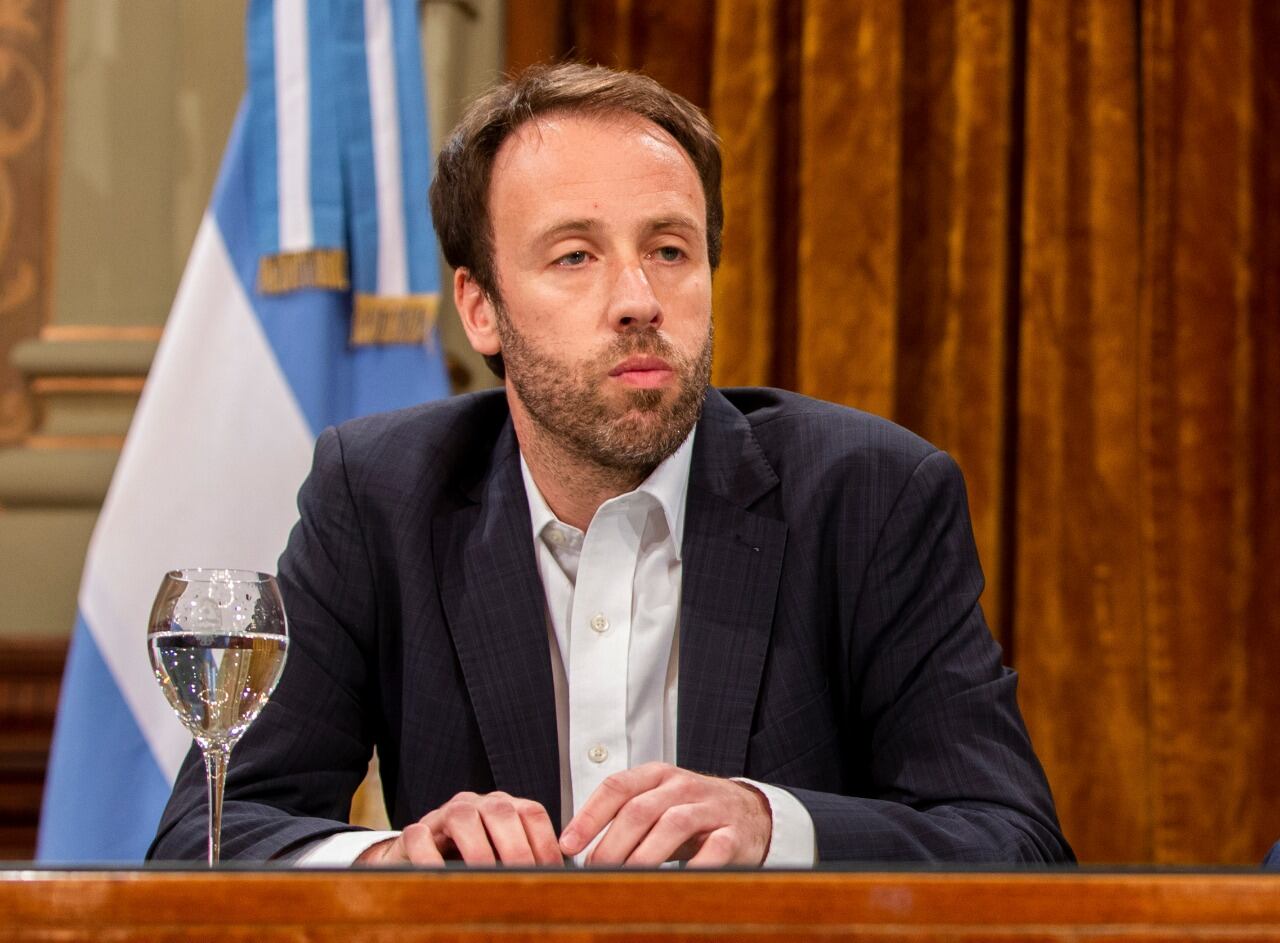La negociación es encabezada por Pablo López, ministro de Hacienda y Finanzas. 