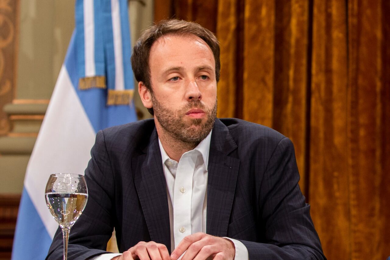 La negociación es encabezada por Pablo López, ministro de Hacienda y Finanzas.