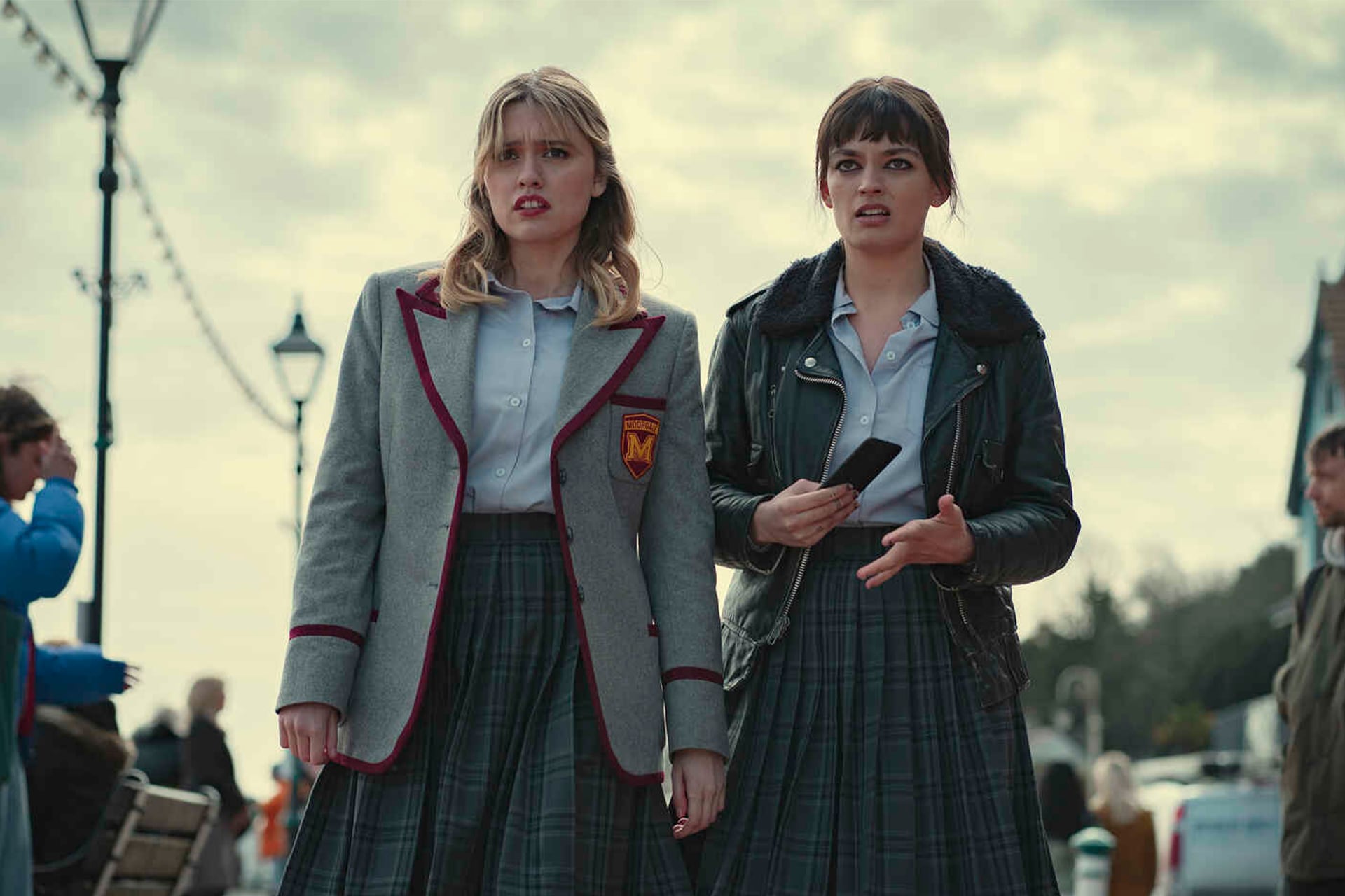 La represión escolar llega a la tercera de Sex Education, que estrena Netflix el 15/9 con más desventuras entre Otis y Maeve