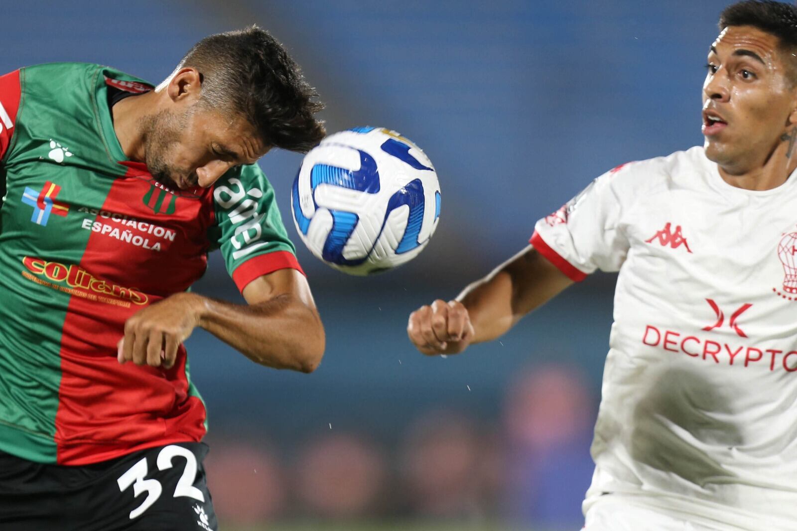 El partido de ida terminó 0 a 0 en el Centenario de Montevideo.