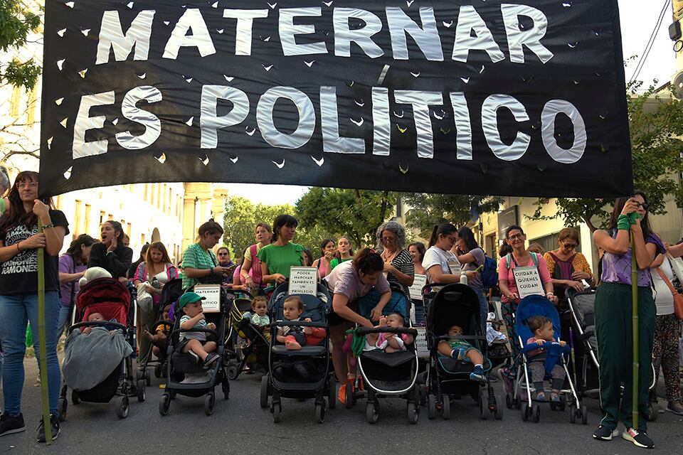 El grupo Maternar es político marchó con cochecitos. 